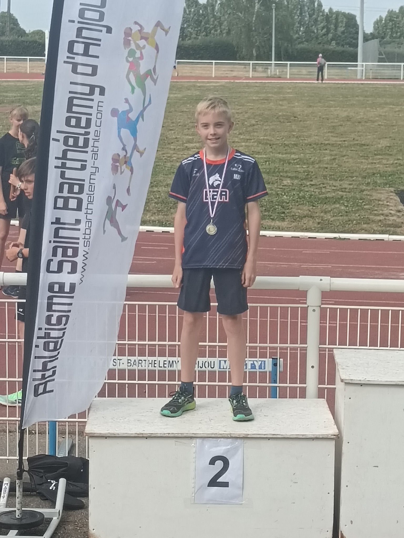 Nolan-2000m-M.jpg